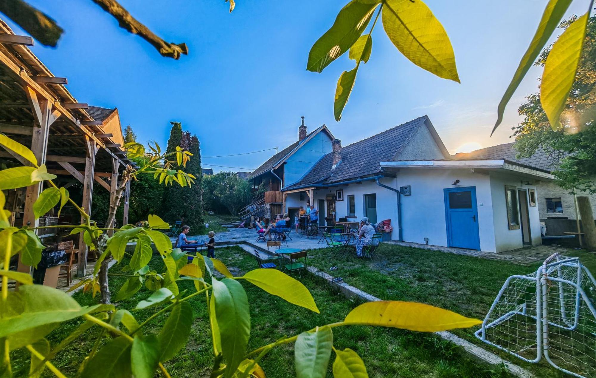 Minifaktura Loft Apartman & Reggelizo Es Etelbar Szokolya Exterior foto